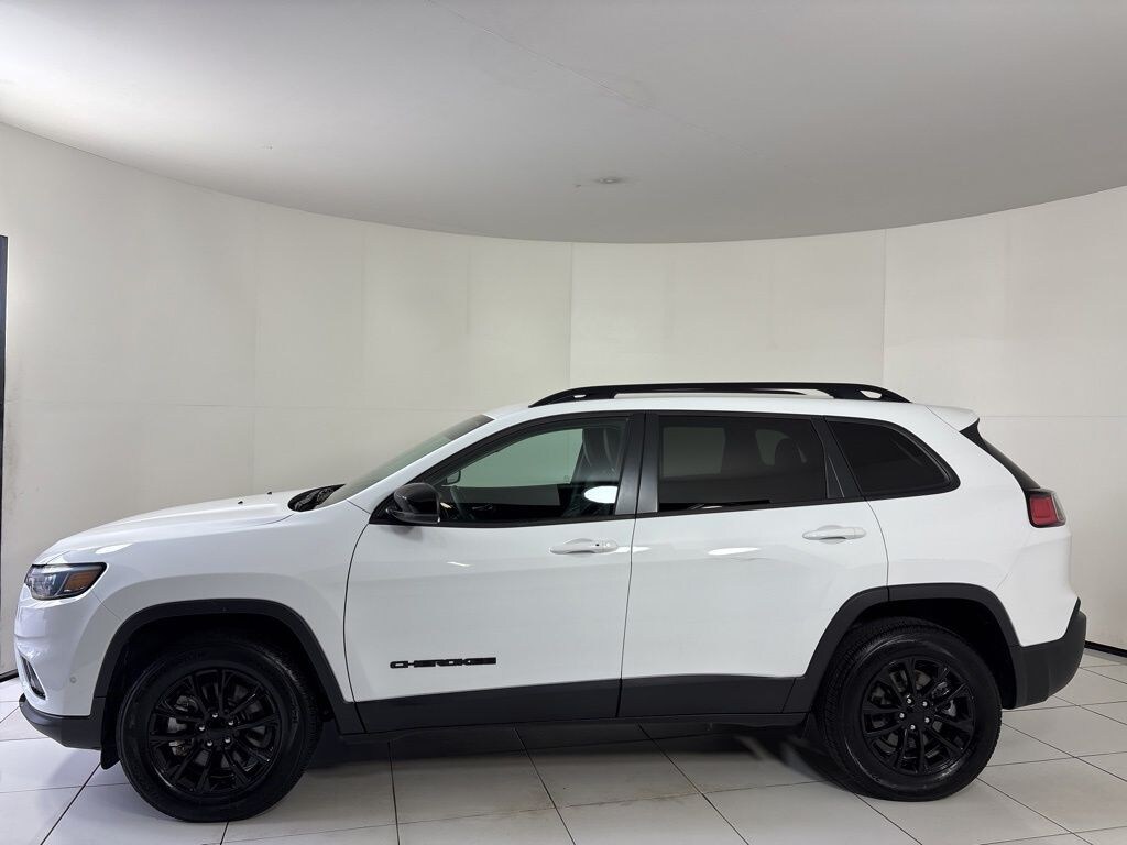 Used 2023 Jeep Cherokee Altitude Lux SUV