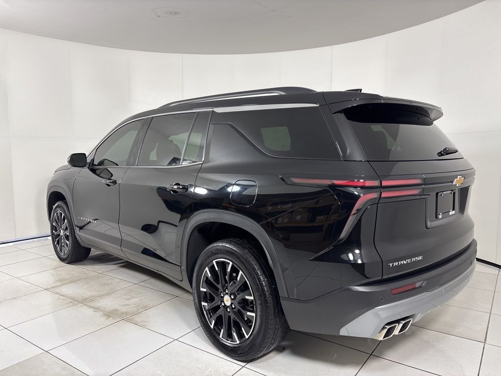 Used 2025 Chevrolet Traverse LT SUV