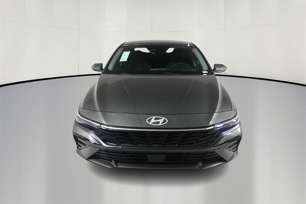 2025 Hyundai Elantra Limited photo 2