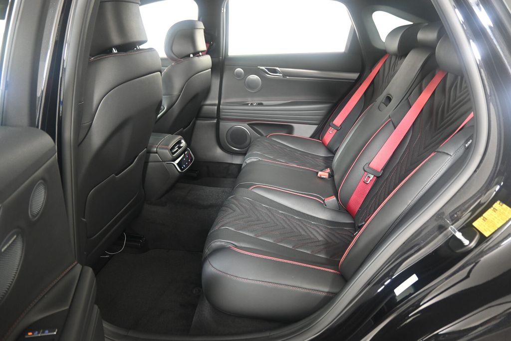 Thumbnail: 2025 Genesis G80 - 25