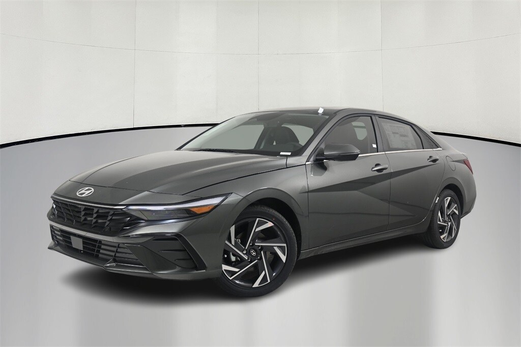 2025 Hyundai Elantra Limited photo 3