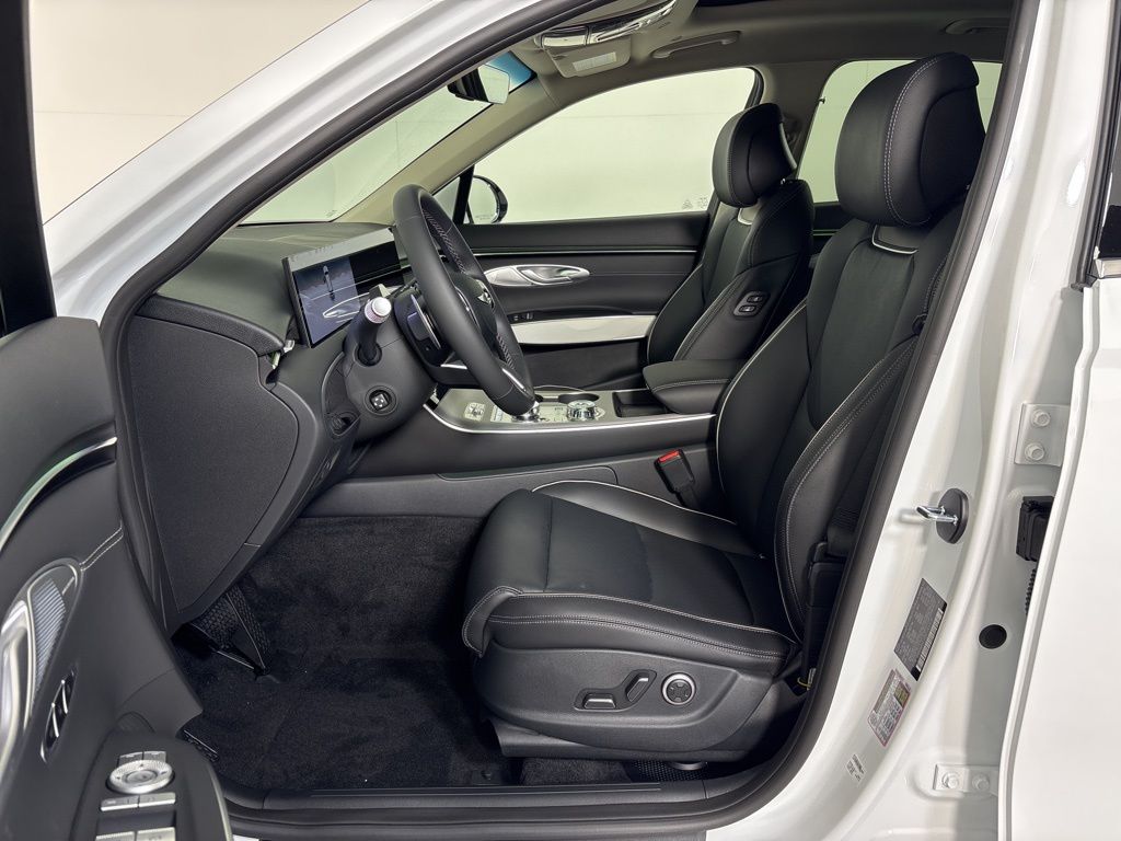 Thumbnail: 2026 Genesis GV70 - 14