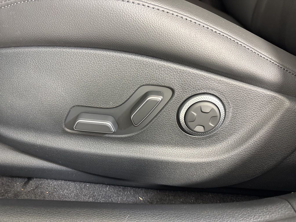 2026 GENESIS G80 Advanced - Photo 16