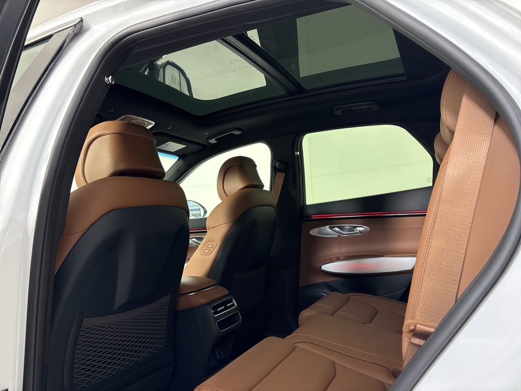 Thumbnail: 2026 Genesis GV70 - 17