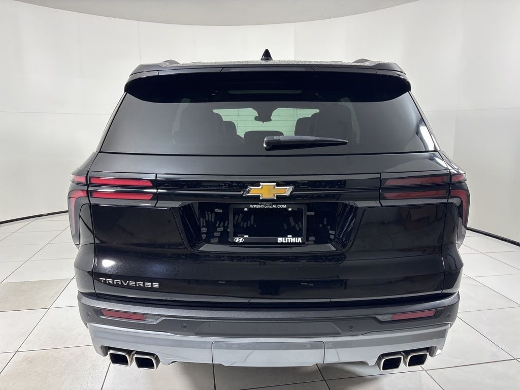 Used 2025 Chevrolet Traverse LT SUV