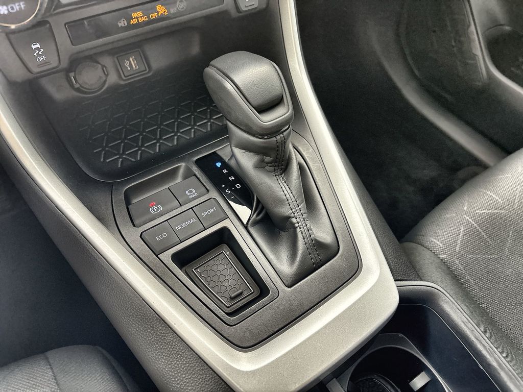 2025 Toyota RAV4 XLE - Photo 22
