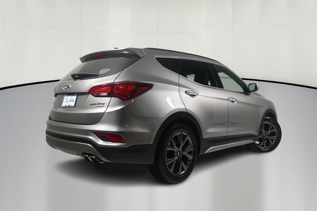 Thumbnail: 2017 Hyundai Santa Fe - 7