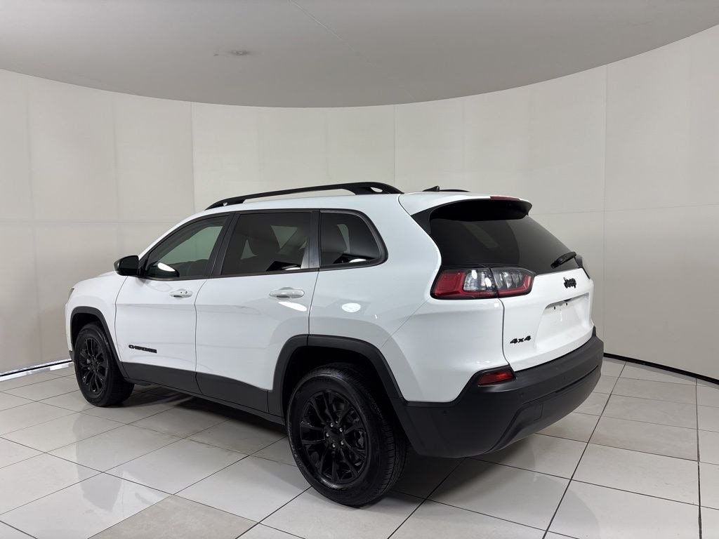 Used 2023 Jeep Cherokee Altitude Lux SUV