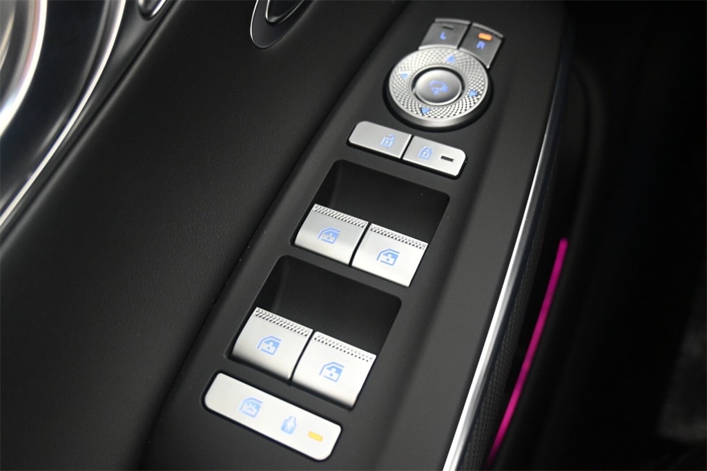Thumbnail: 2025 Genesis GV70 - 17