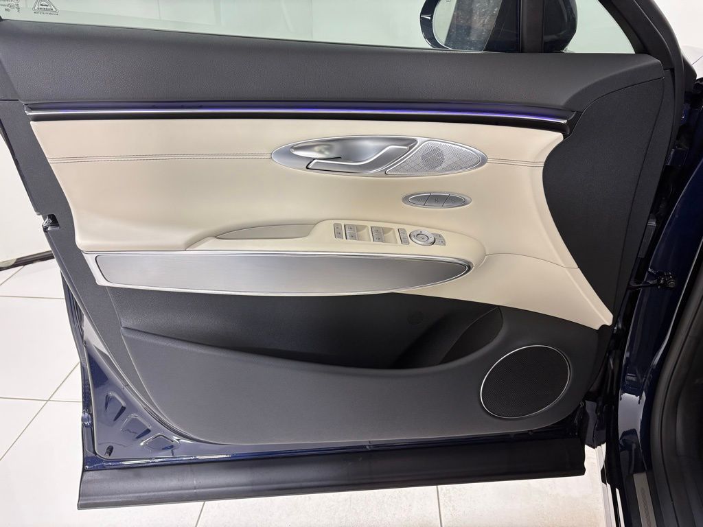 Thumbnail: 2026 Genesis GV70 - 17