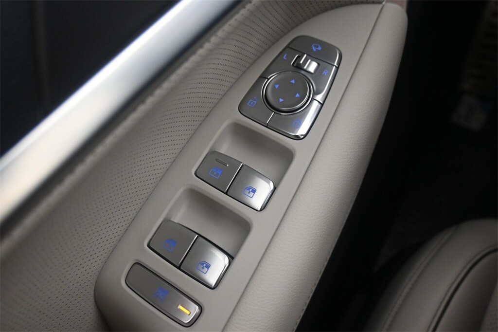 Thumbnail: 2025 Genesis G70 - 19