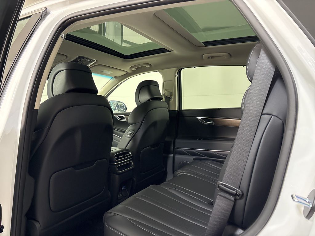 Thumbnail: 2026 Genesis GV80 - 17