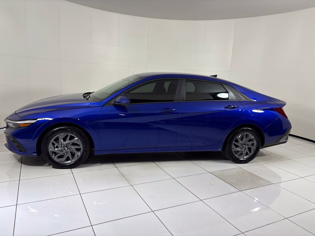 Used 2025 Hyundai Elantra Hybrid Blue Sedan