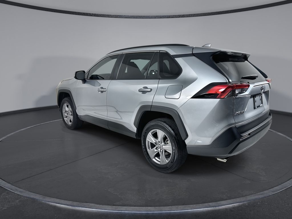 2025 Toyota RAV4 XLE - Photo 6