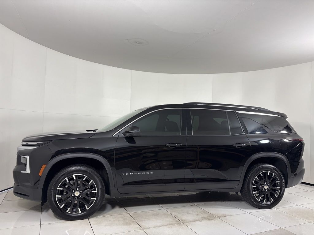 Used 2025 Chevrolet Traverse LT SUV