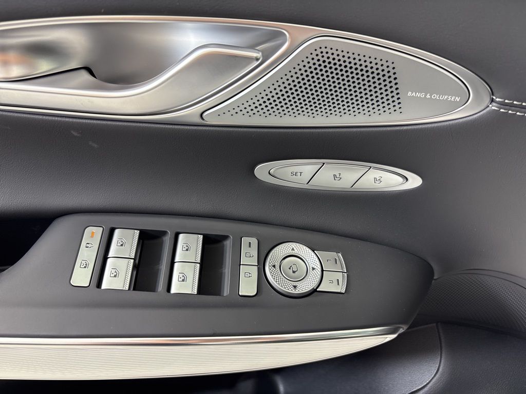 Thumbnail: 2026 Genesis GV70 - 17