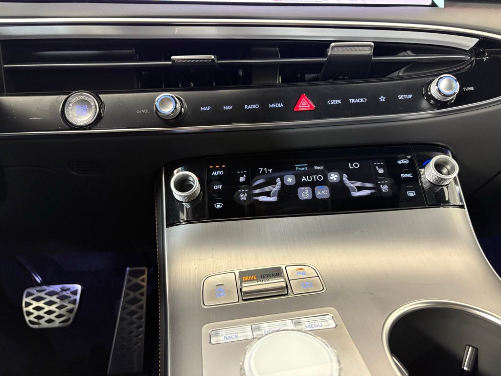 Thumbnail: 2026 Genesis GV70 - 28