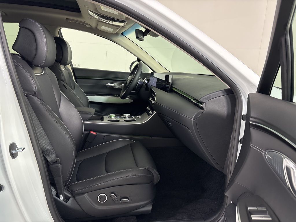 Thumbnail: 2026 Genesis GV70 - 12