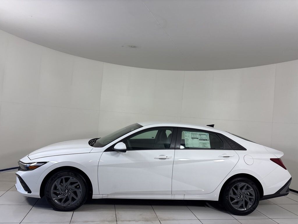 Certified 2025 Hyundai Elantra Hybrid Sedan