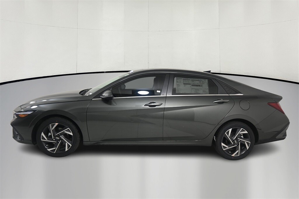 2025 Hyundai Elantra Limited photo 4