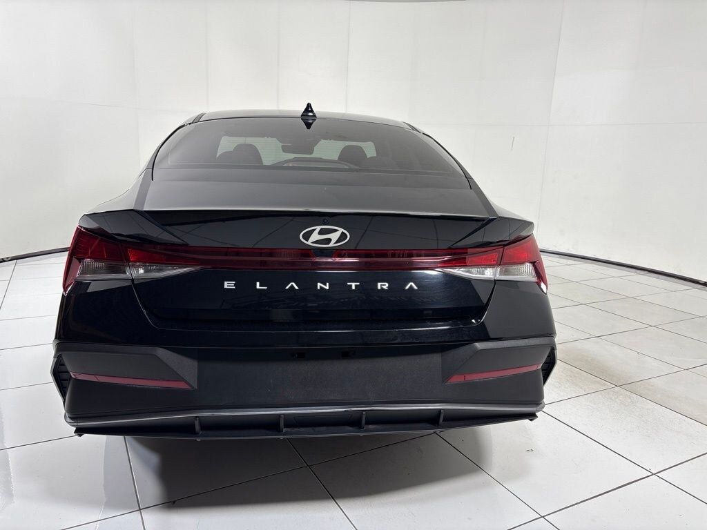 Used 2024 Hyundai Elantra SE Sedan