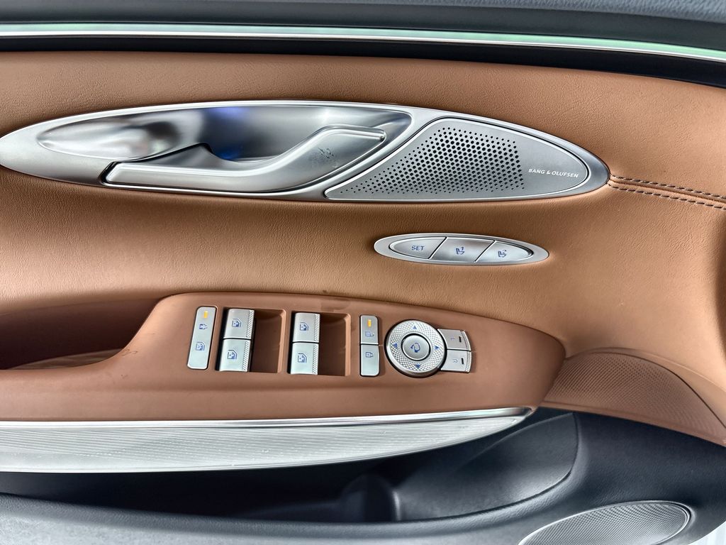 Thumbnail: 2026 Genesis GV70 - 14