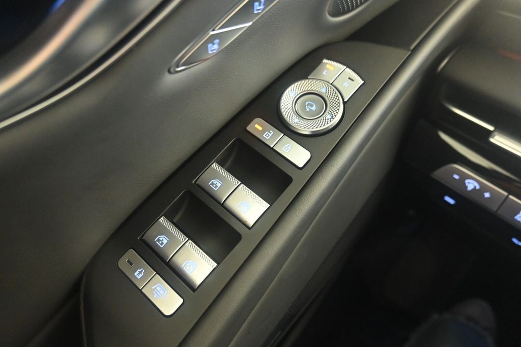 Thumbnail: 2025 Genesis G80 - 17