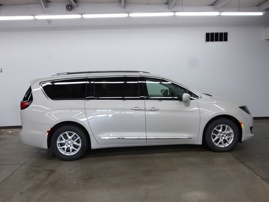 Used 2020 Chrysler Pacifica Touring L Minivan/Van