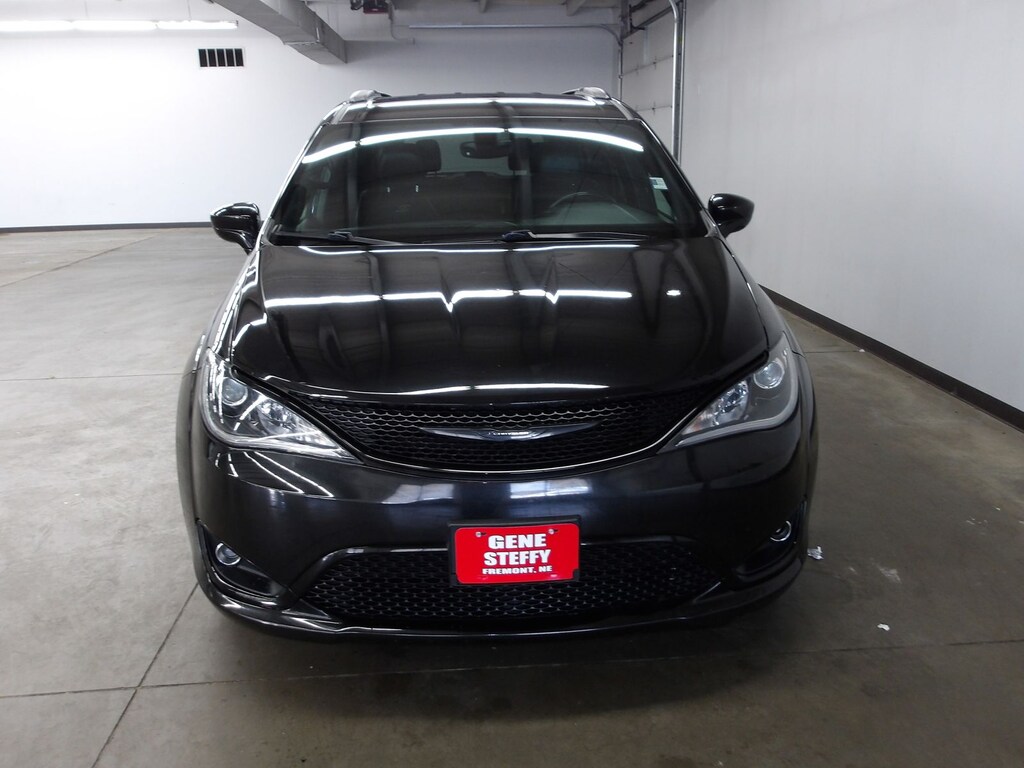 Used 2018 Chrysler Pacifica Touring L Plus Minivan/Van