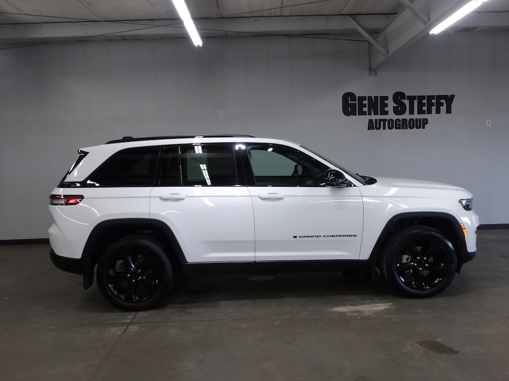 Used 2023 Jeep Grand Cherokee Limited SUV