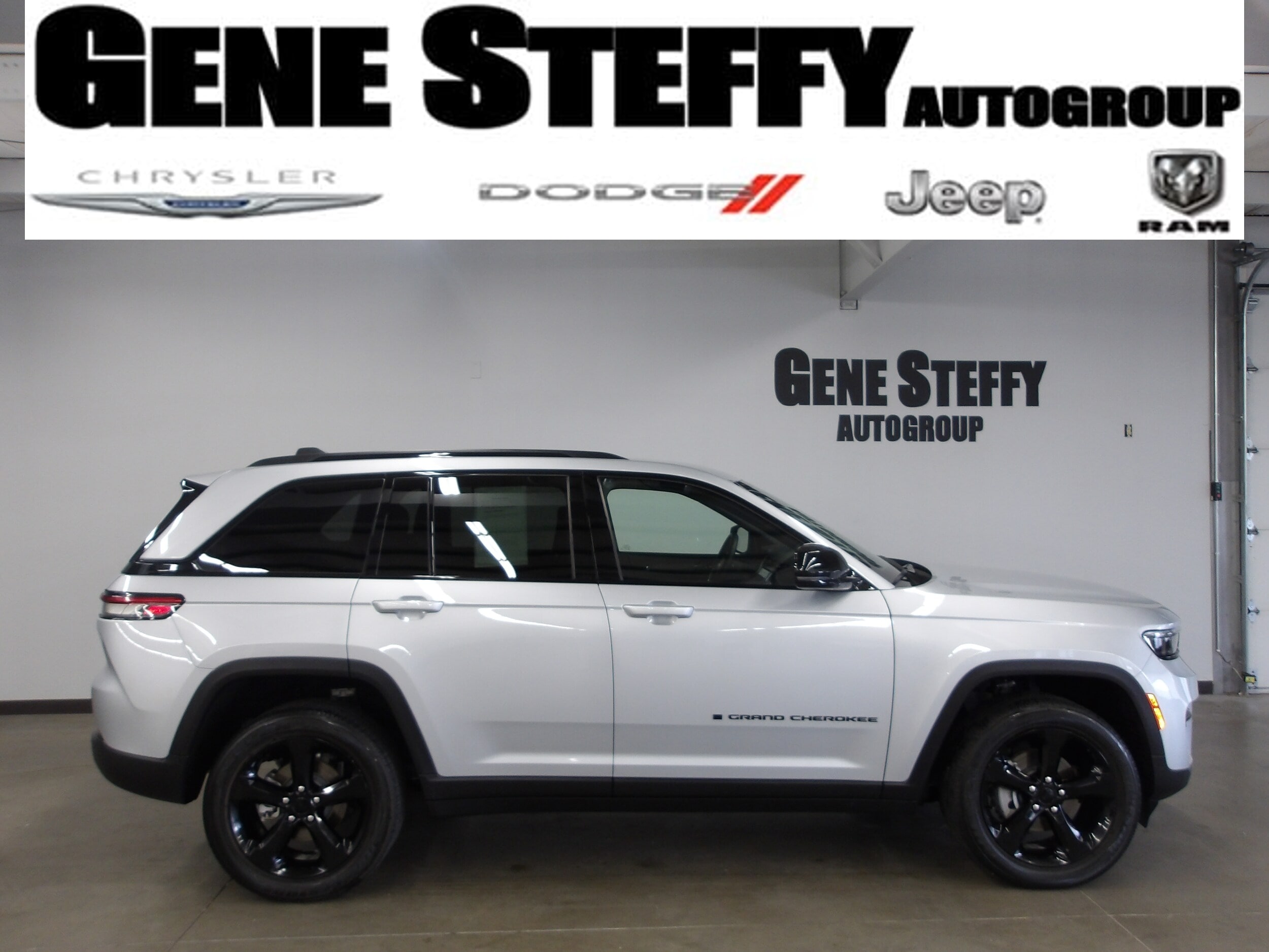 2022 Jeep Grand Cherokee Altitude's photo