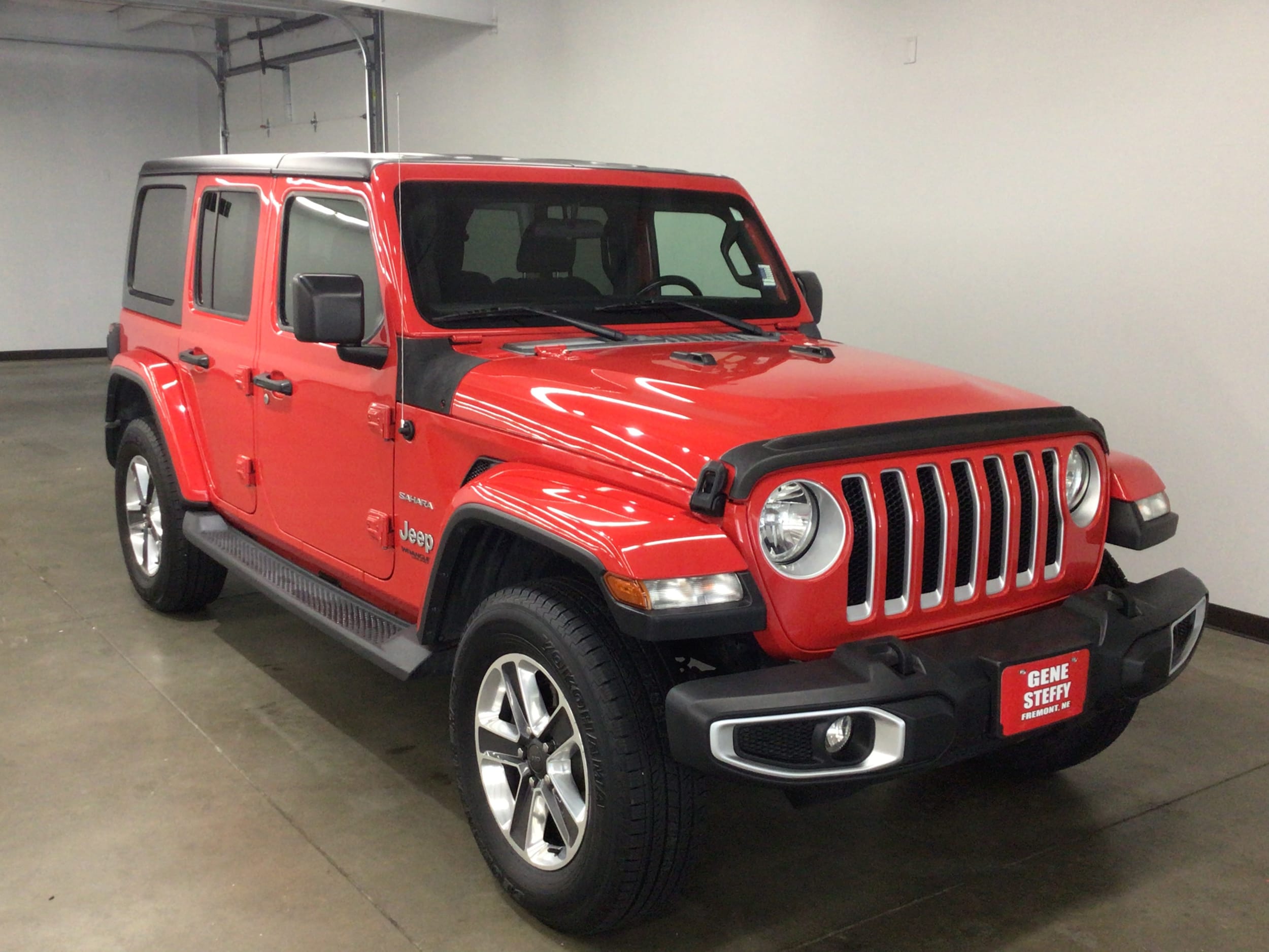 Used 2019 Jeep Wrangler Unlimited Sahara with VIN 1C4HJXEN6KW600325 for sale in Fremont, NE