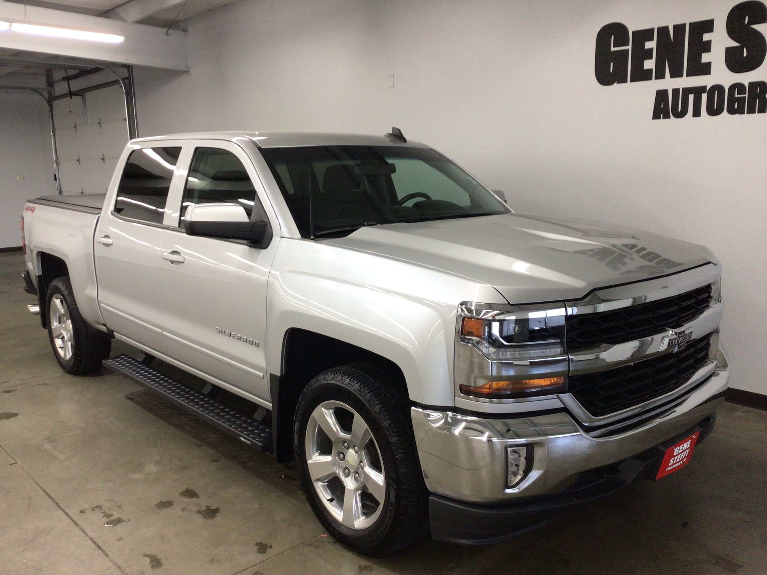 Used 2018 Chevrolet Silverado 1500 LT with VIN 3GCUKREC6JG436285 for sale in Fremont, NE