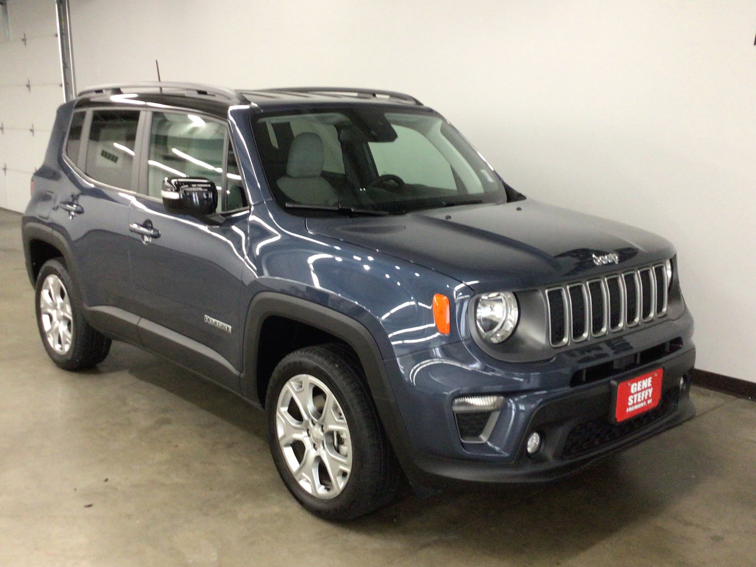 Used 2022 Jeep Renegade Limited with VIN ZACNJDD18NPN57296 for sale in Fremont, NE