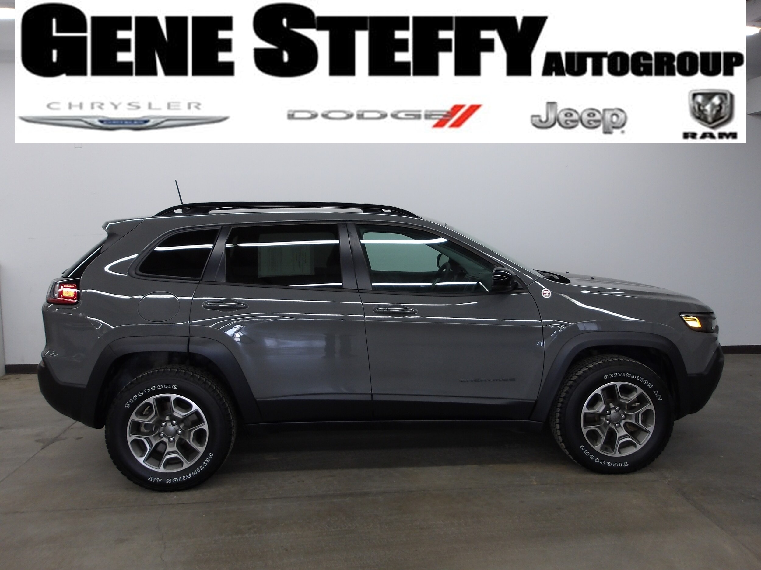 2022 Jeep Cherokee Trailhawk's photo