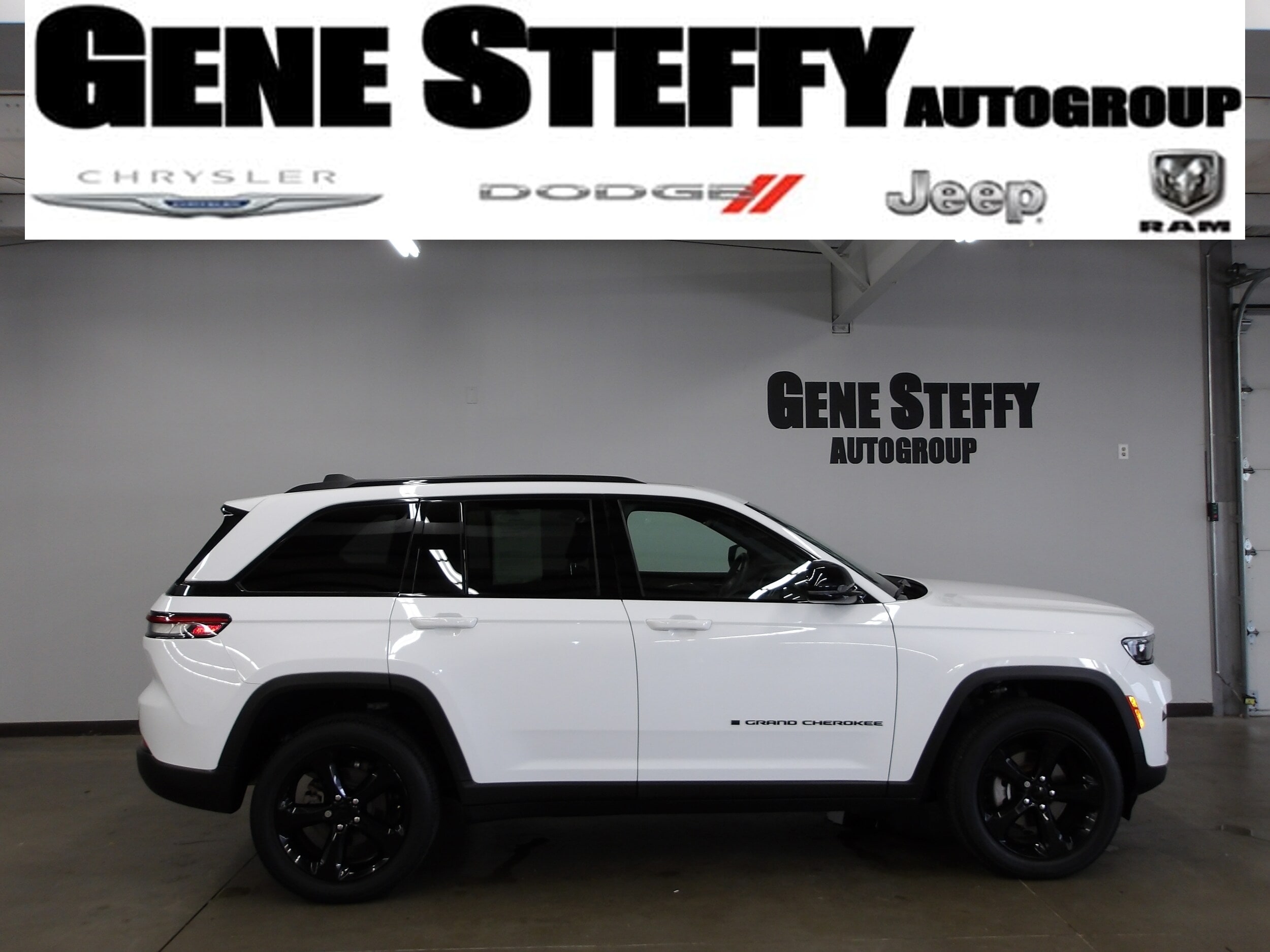 2022 Jeep Grand Cherokee Altitude's photo