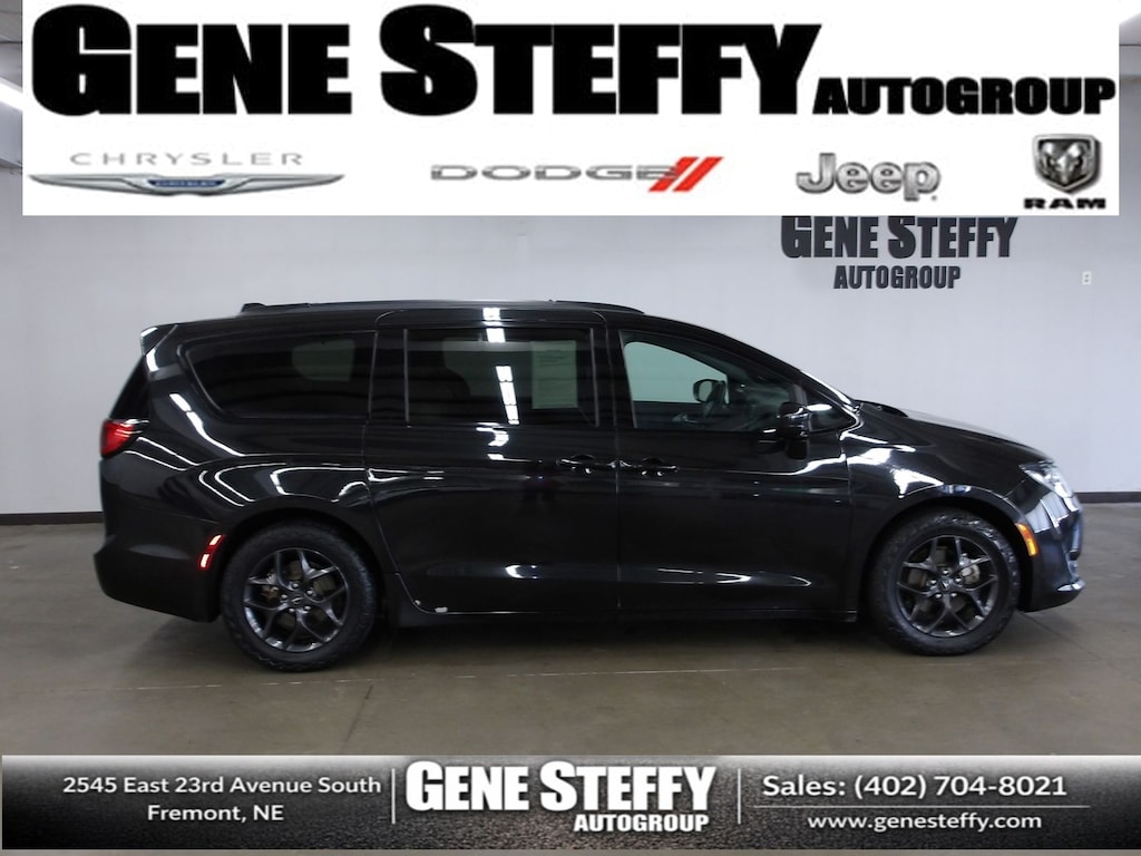 Used 2018 Chrysler Pacifica Touring L Plus Minivan/Van