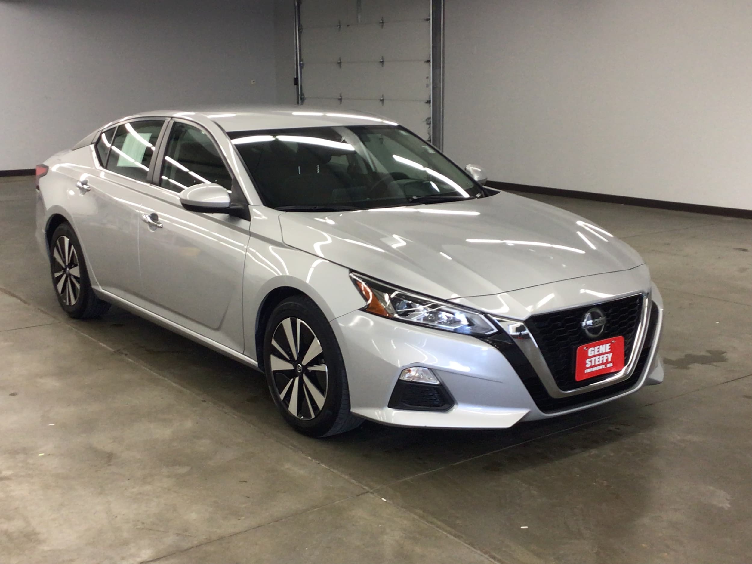 Used 2022 Nissan Altima SV with VIN 1N4BL4DV9NN369792 for sale in Fremont, NE