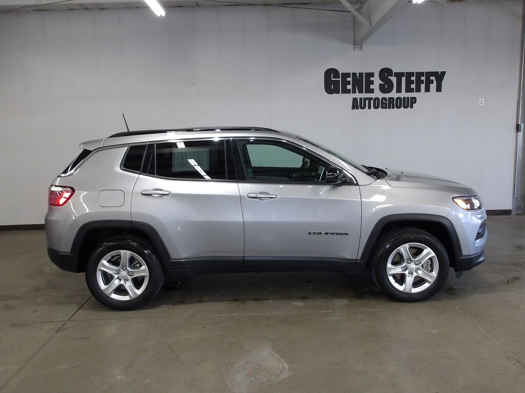 Used 2023 Jeep Compass Latitude SUV