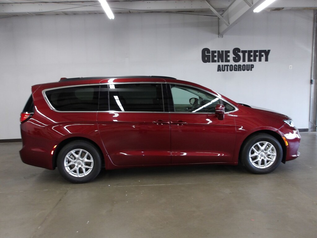 Used 2022 Chrysler Pacifica Touring L Minivan/Van