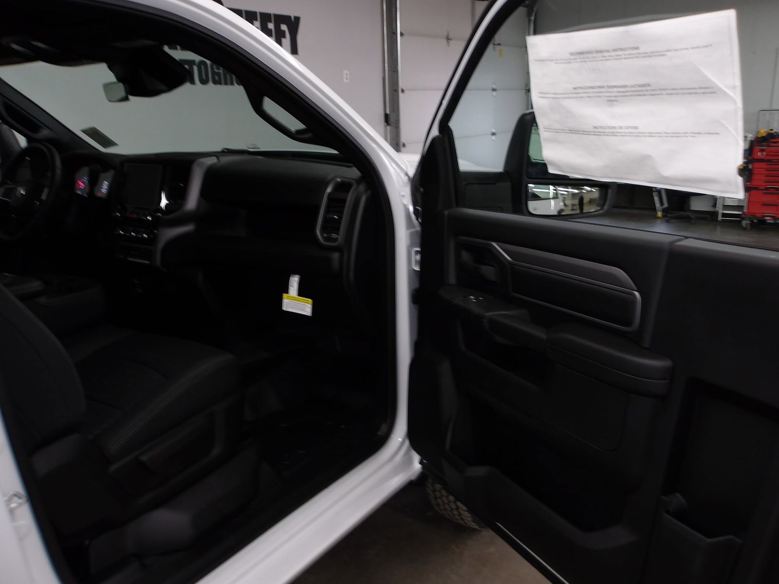 2026 RAM 3500 Chassis Tradesman - Photo 11