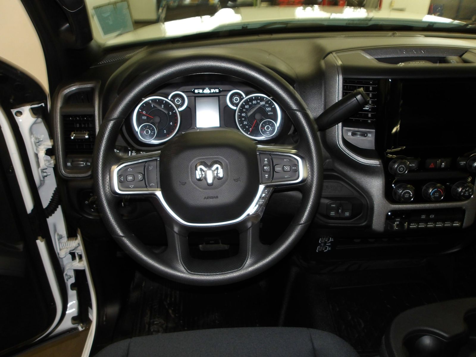 2026 RAM 3500 Chassis Tradesman - Photo 10