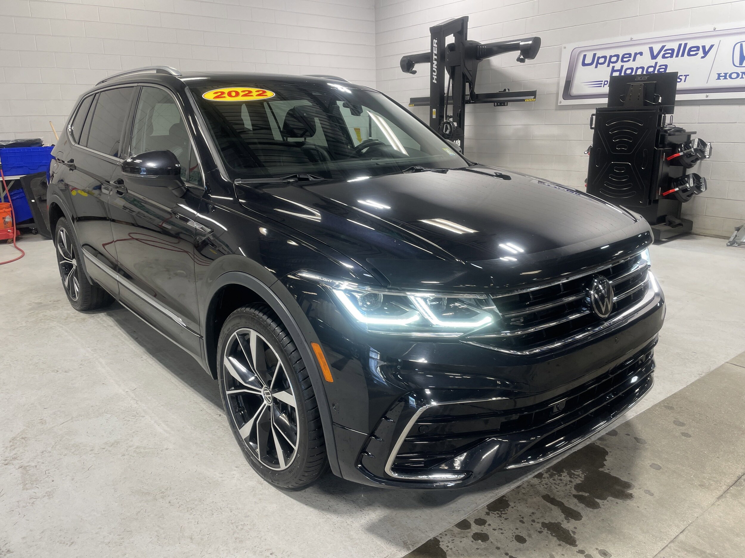 2022 Volkswagen Tiguan SEL Premium R-Line photo 2