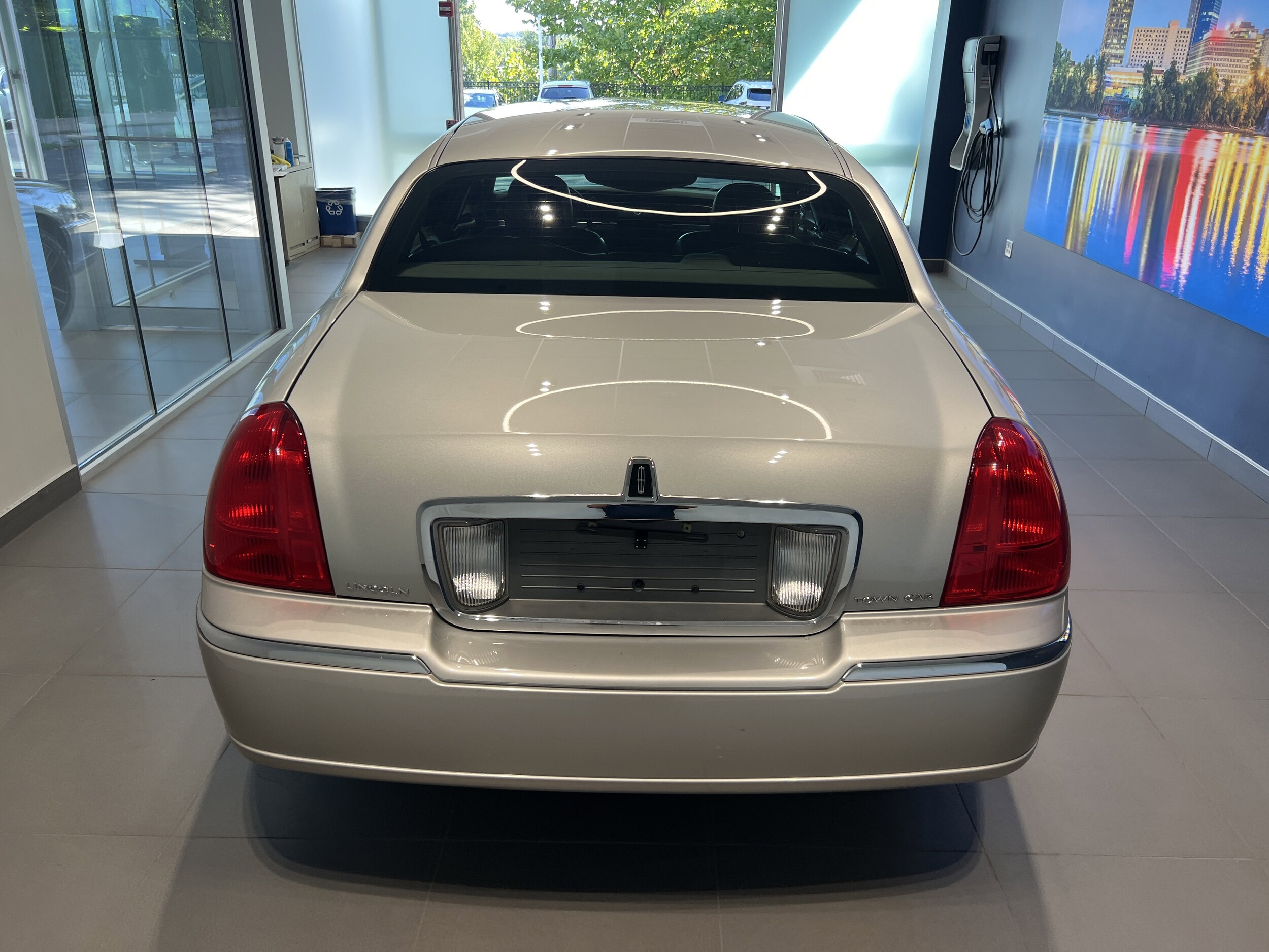 2003 Lincoln Town Car Executive photo 4