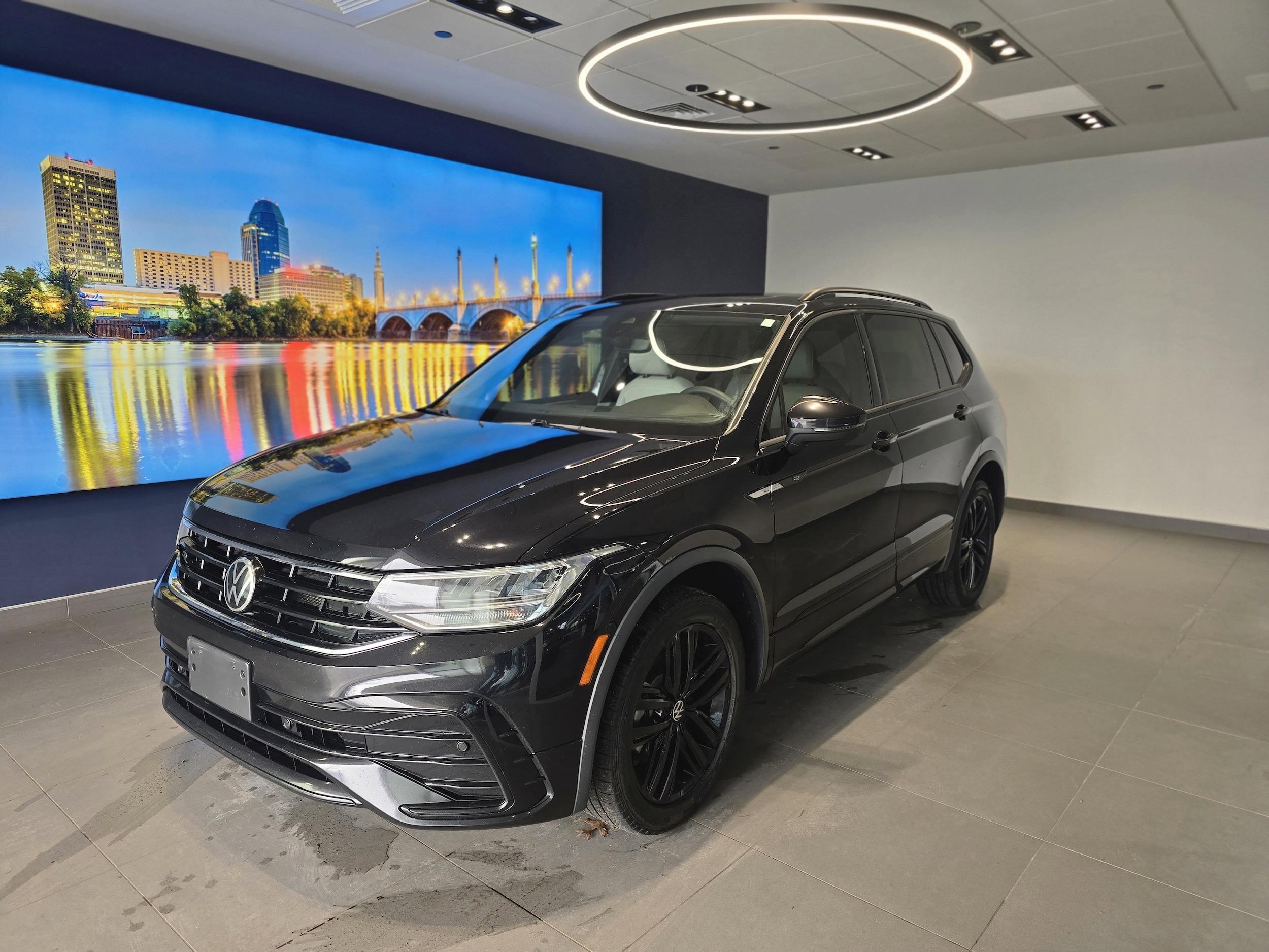 2022 Volkswagen Tiguan SE R-LINE BLACK