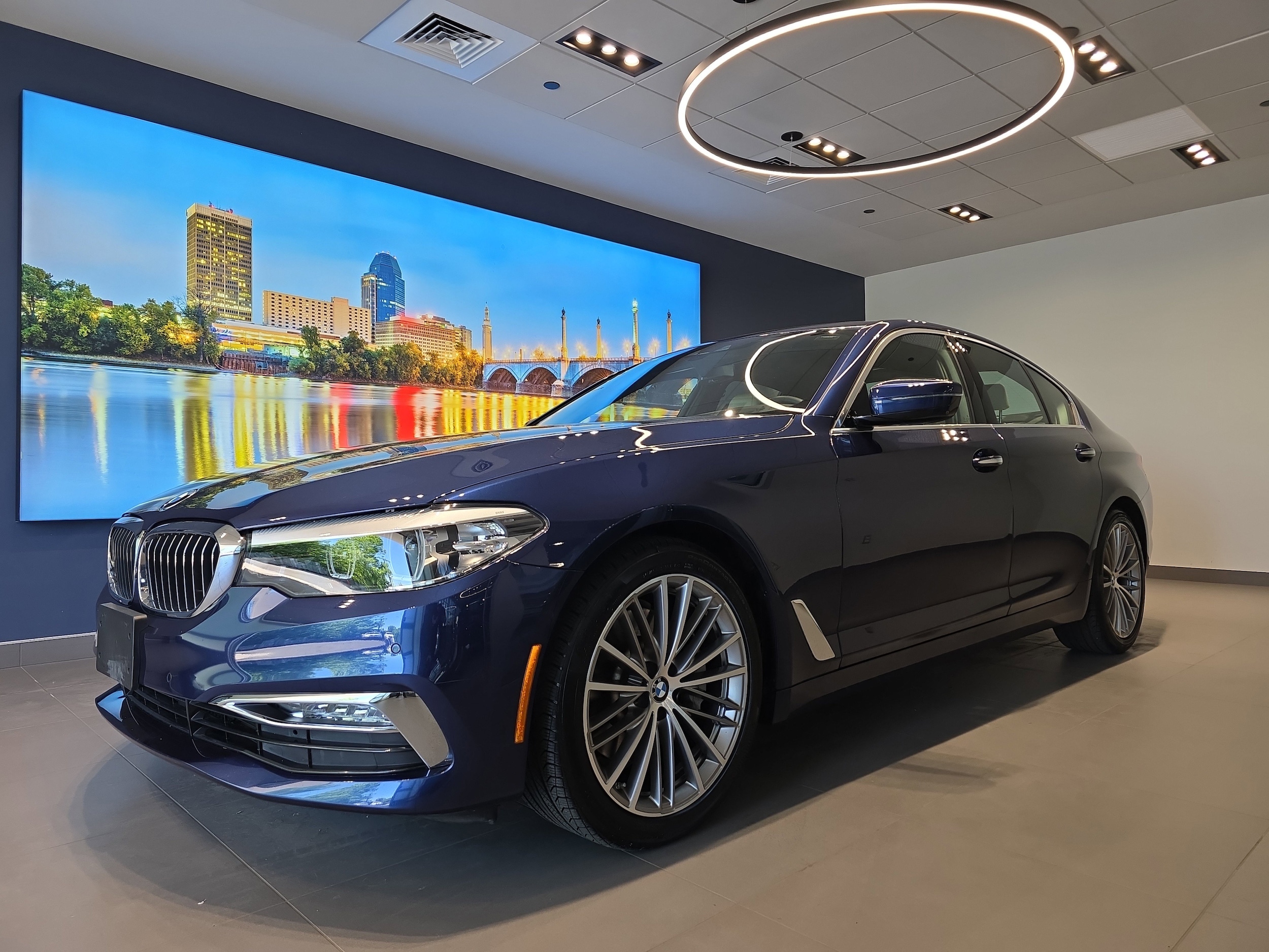 2017 BMW 5 Series 530i xDrive Sedan's photo