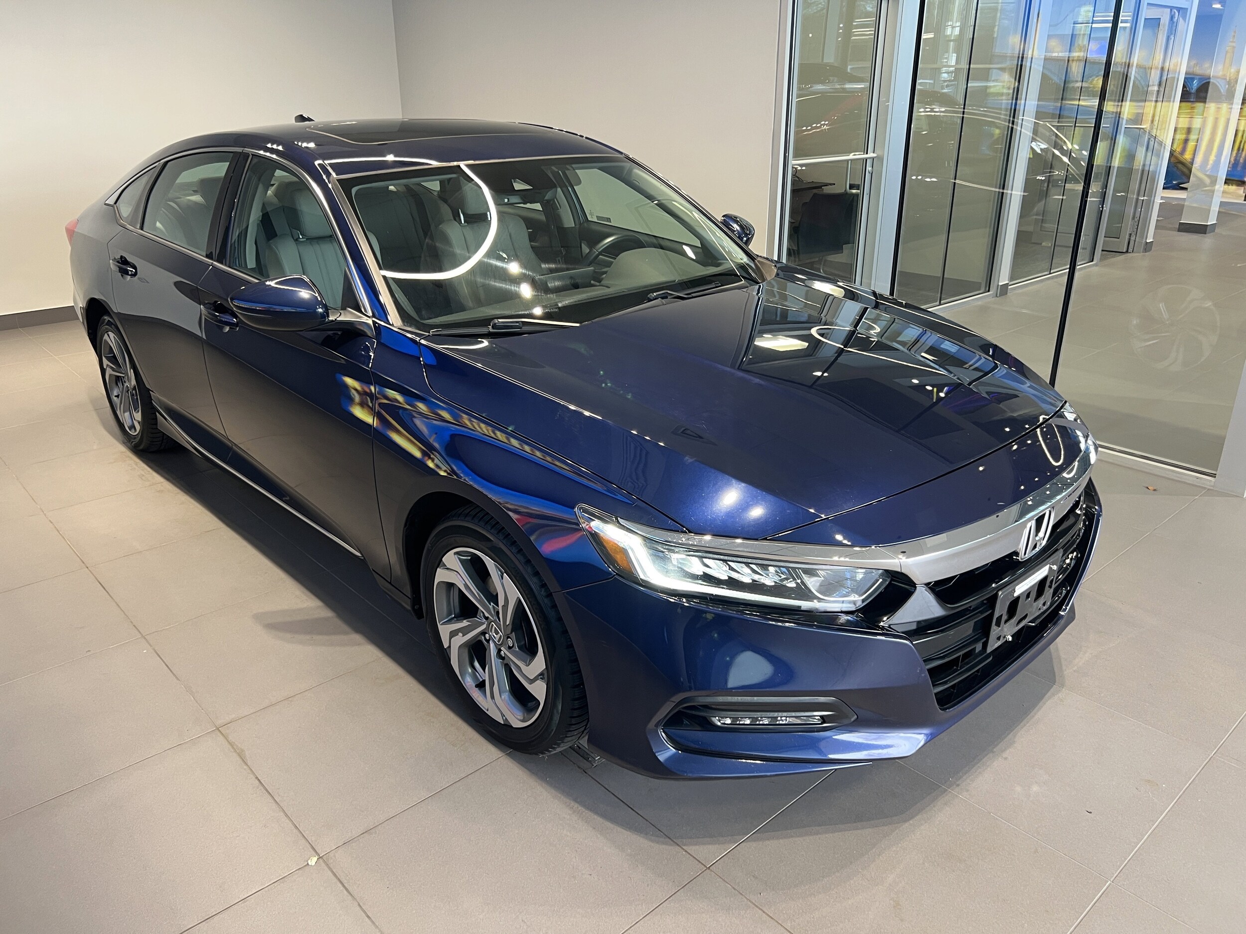 2018 Honda Accord EX-L 1.5T photo 3