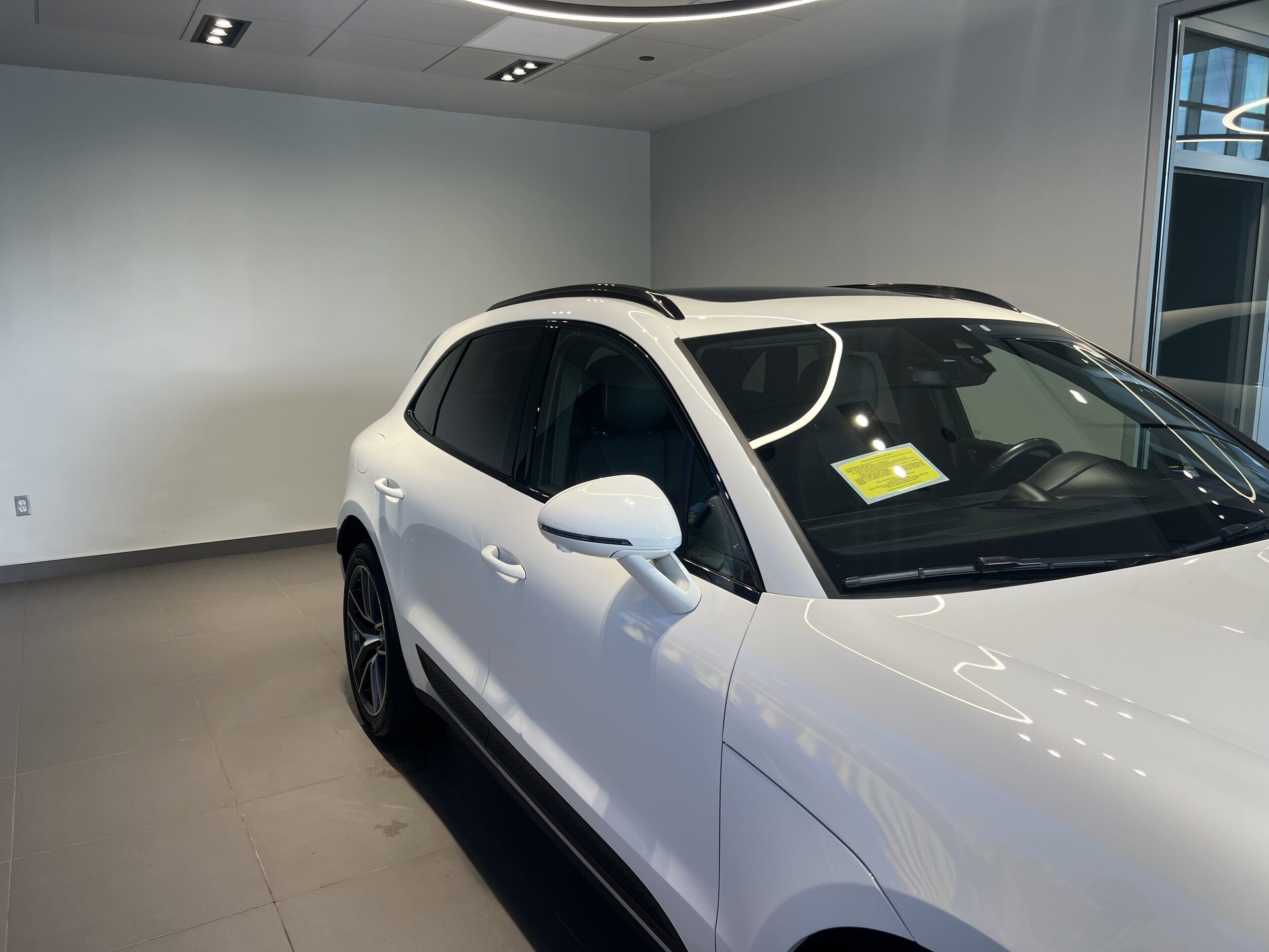 2022 Porsche Macan S photo 2