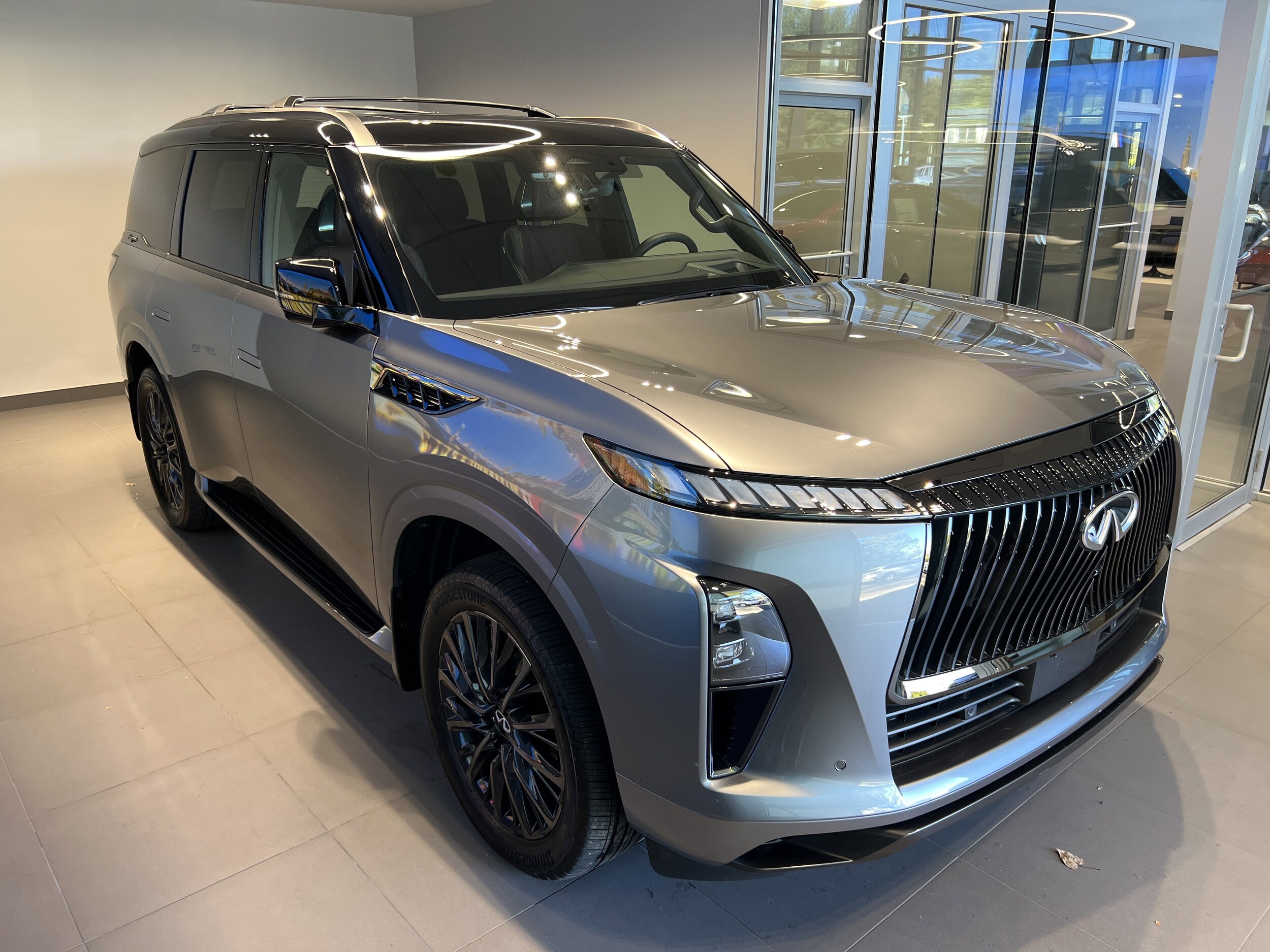 2025 Infiniti QX80 photo 2