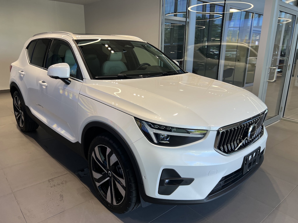 Used 2024 Volvo XC40 Ultimate Bright Theme B5 AWD Ultimate Bright Theme